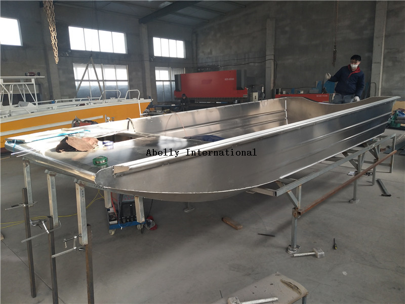 Limpeza e restaura&ccedil;&atilde;o de casco de aerobarco de alum&iacute;nio